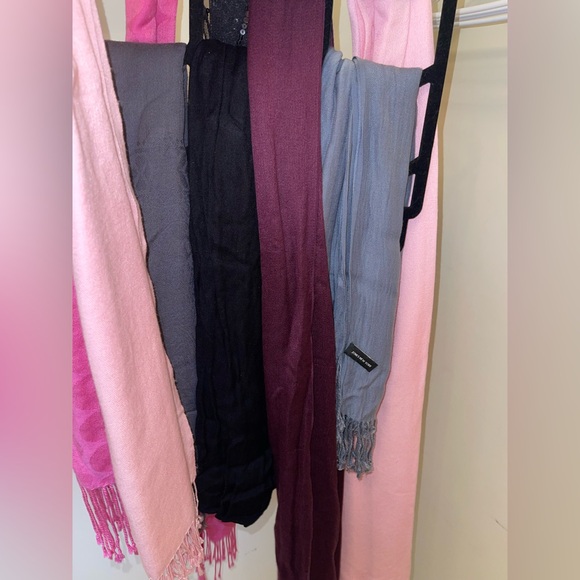 Colorful Assorted Scarves Bundle - lot of over 25 - Picture 6 of 7